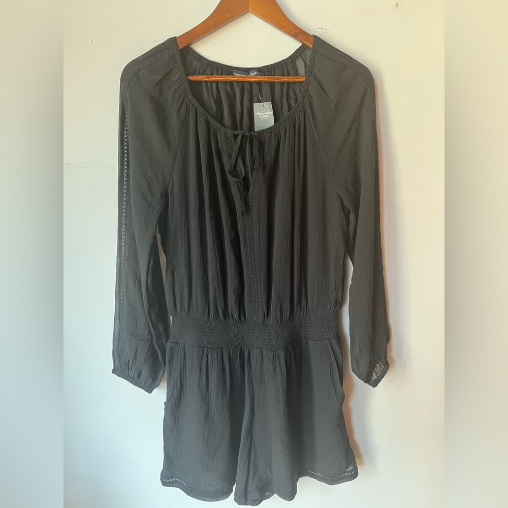 NWT Abercrombie Black w/Sheer Long Sleeves Romper, MT